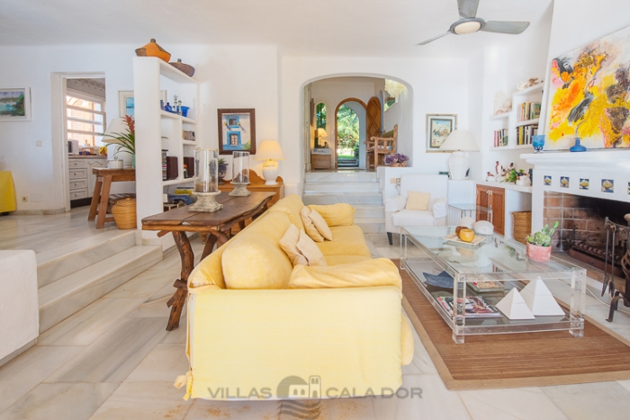 Seafront villa Bonaire to rent in Cala D'Or Mallorca, 