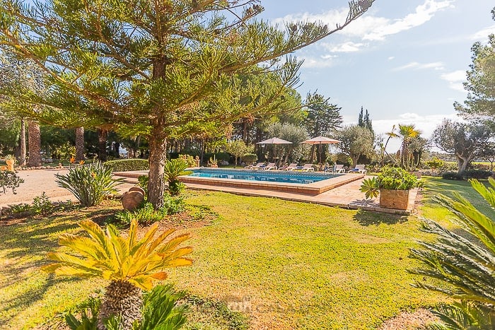 Holiday villa with private pool in Majorca for rent