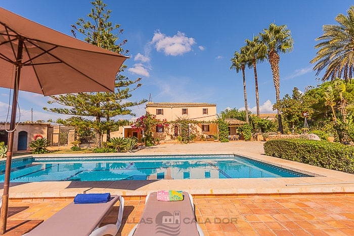 Holiday villa with private pool in Majorca for rent