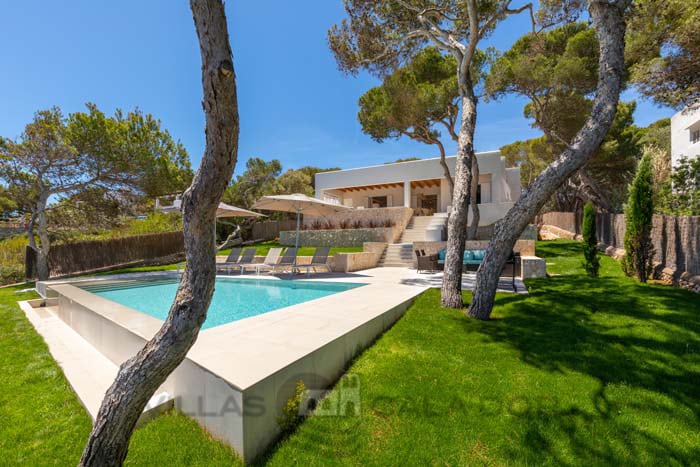 Seafront Holiday Villa Magdala in Cala D'Or, Mallorca