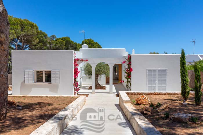 Seafront Holiday Villa Magdala in Cala D'Or, Mallorca