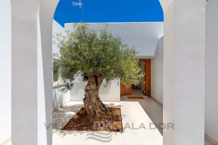 Seafront Holiday Villa Magdala in Cala D'Or, Mallorca