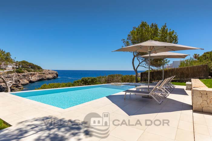 Seafront Holiday Villa Magdala in Cala D'Or, Mallorca