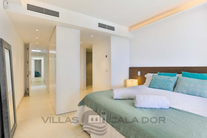 Seafront Holiday Villa Magdala in Cala D'Or, Mallorca