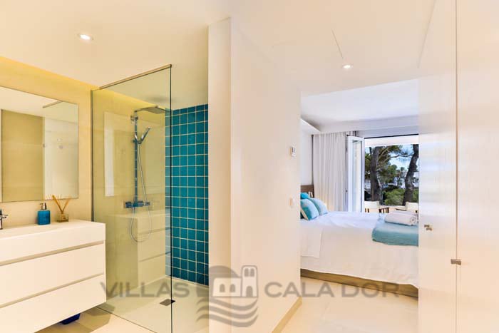 Seafront Holiday Villa Magdala in Cala D'Or, Mallorca