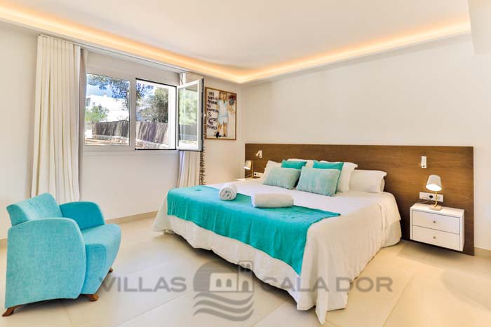 Seafront Holiday Villa Magdala in Cala D'Or, Mallorca