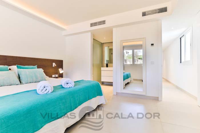 Seafront Holiday Villa Magdala in Cala D'Or, Mallorca