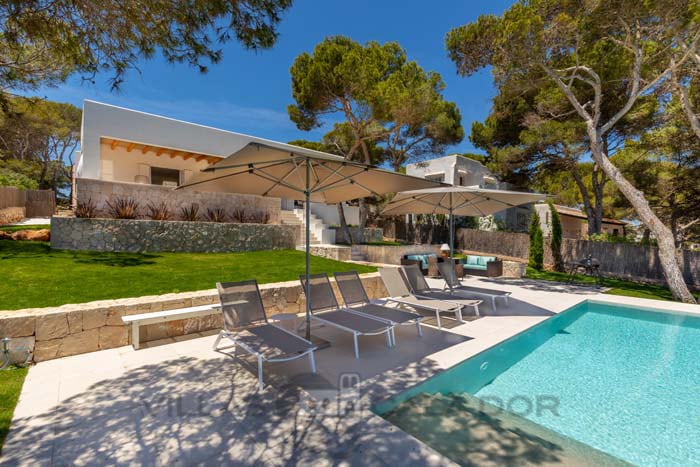 Seafront Holiday Villa Magdala in Cala D'Or, Mallorca