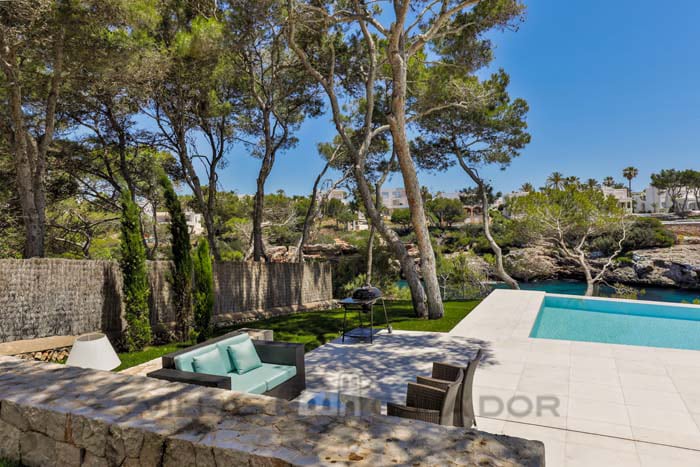 Seafront Holiday Villa Magdala in Cala D'Or, Mallorca