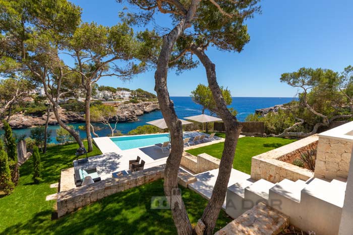 Seafront Holiday Villa Magdala in Cala D'Or, Mallorca