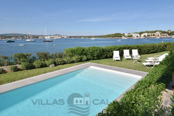 Seafront villa to rent in Mallorca, 10 people Portocolom