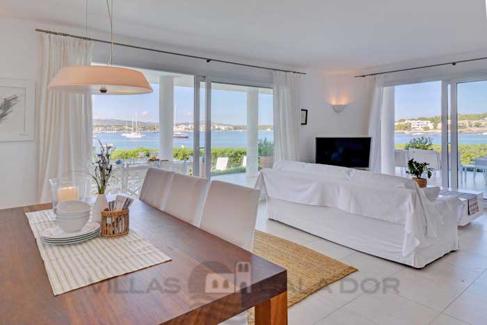 Seafront villa to rent in Mallorca, 10 people Portocolom