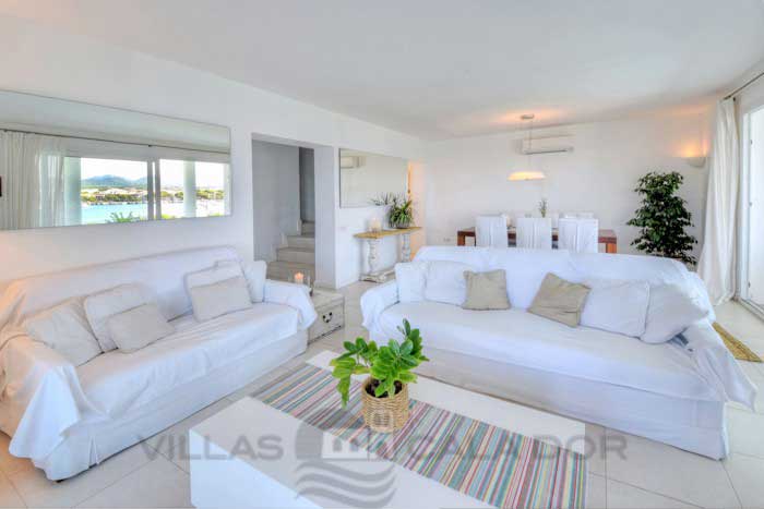 Seafront villa to rent in Mallorca, 10 people Portocolom