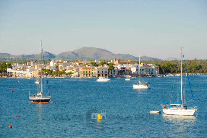 Seafront villa to rent in Mallorca, 10 people Portocolom