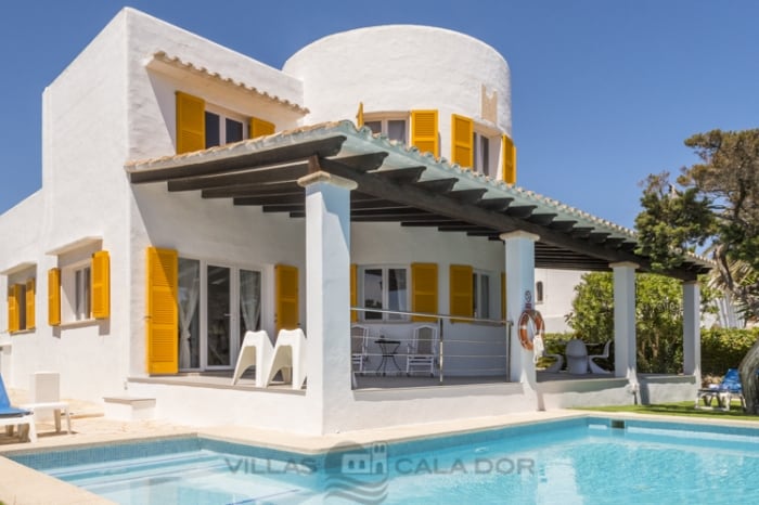 Ibiza-style Villa Vica in Cala Dor Majorca for holidays
