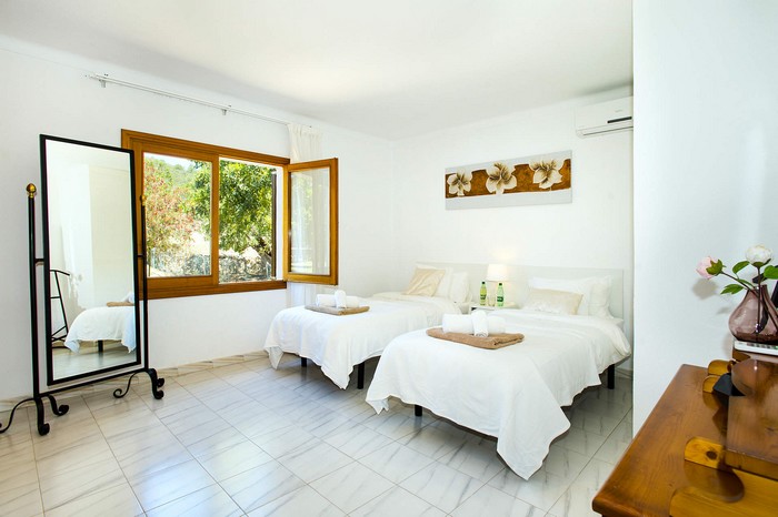 Ferienfinca Garrovers de Shorta, 4 Schlafzimmer in S'Horta, Mallorca