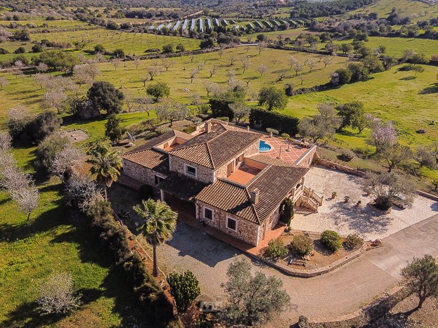 Country house to rent in Majorca with 4 bedrooms