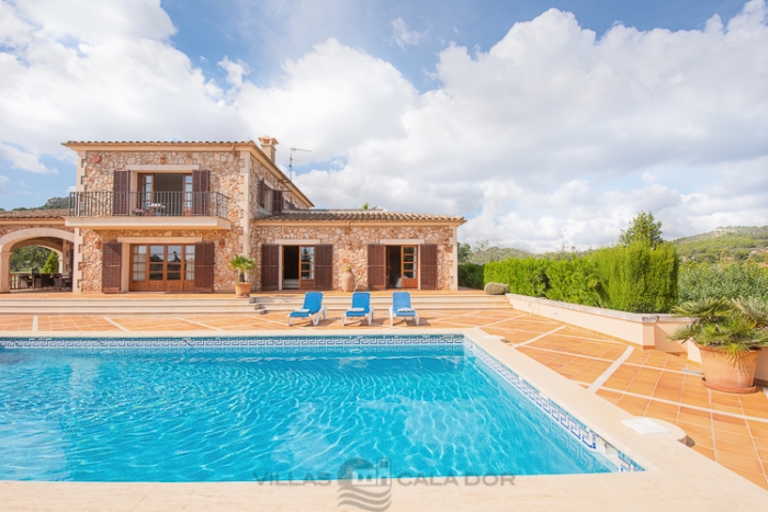 Country house to rent in Majorca with 4 bedrooms