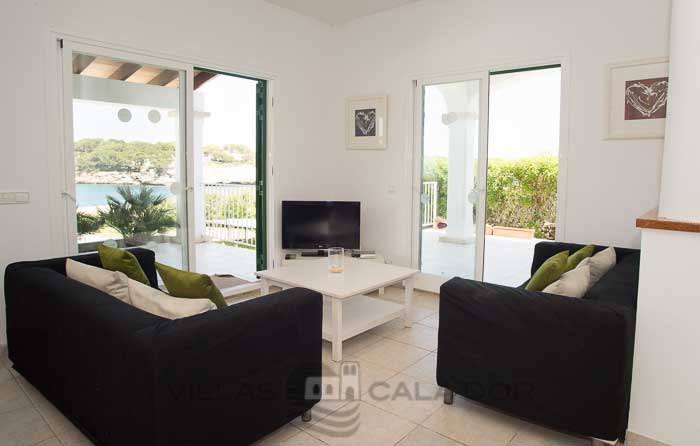 Forti 57- Seafront villa with pool