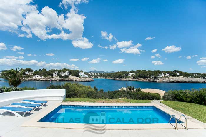 Forti 57- Seafront villa with pool