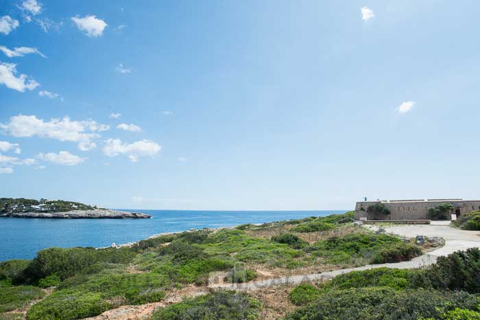 Forti 57 - Ferienhaus am Meer mit Pool