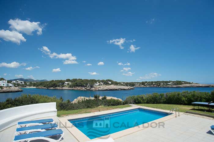 Forti 57- Seafront villa with pool