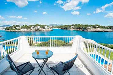 Forti 57- Seafront villa with pool