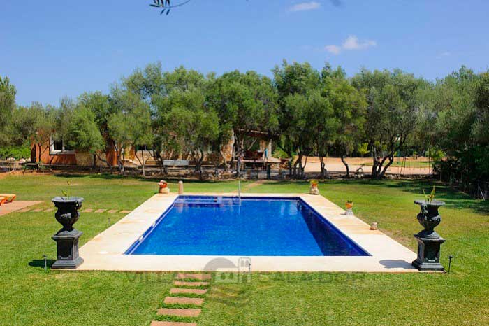 Holiday country house with pool for rent in Mallorca