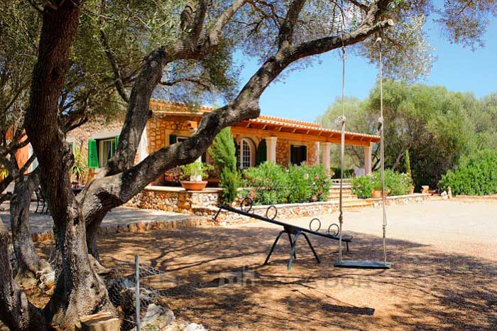 Holiday country house with pool for rent in Mallorca