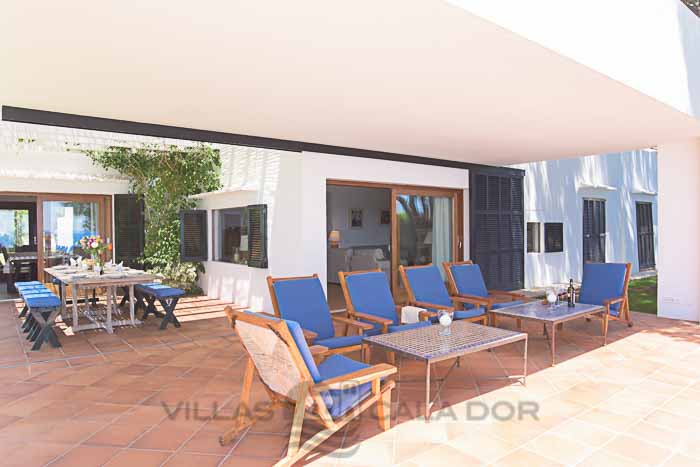 Seafront Holiday villa with pool in Majorca for rent