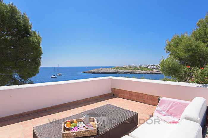 Seafront Holiday villa with pool in Majorca for rent