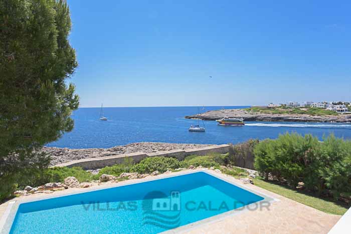 Seafront Holiday villa with pool in Majorca for rent