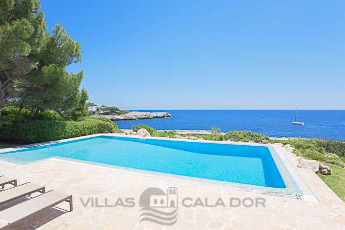 Seafront Holiday villa with pool in Majorca for rent