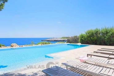 Seafront Holiday villa with pool in Majorca for rent