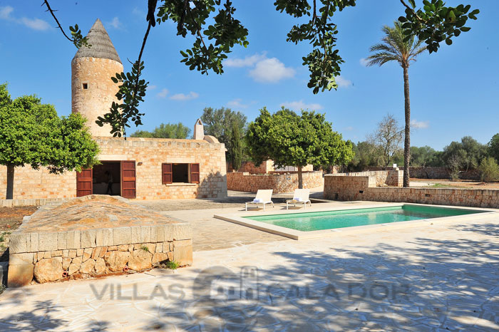 Casa de campo vacaciones con molino de viento del siglo XVIII