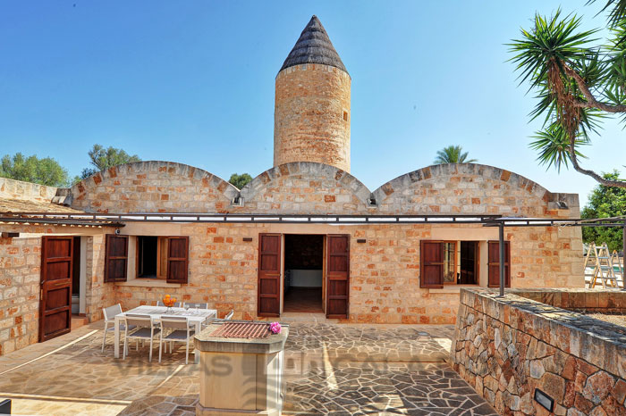 Holiday Country house with windmill of the 18th century