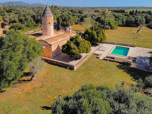 Casa de campo vacaciones con molino de viento del siglo XVIII