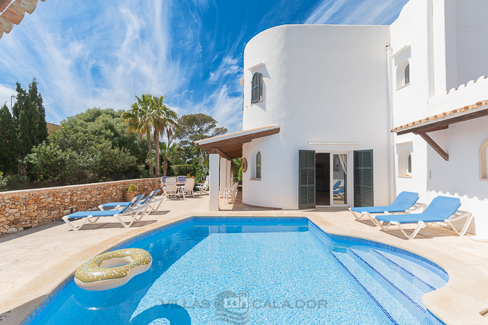 3 bedroom villa for rent in Majorca with pool