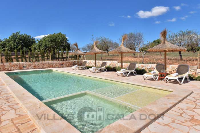 Holiday country house with pool for rent in Mallorca