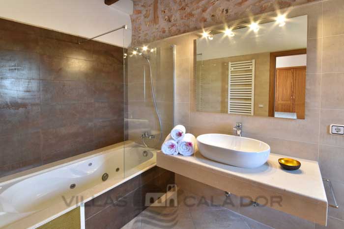 Holiday country house with pool for rent in Mallorca