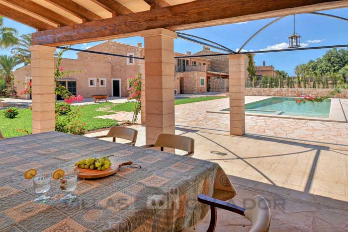 Holiday country house with pool for rent in Mallorca