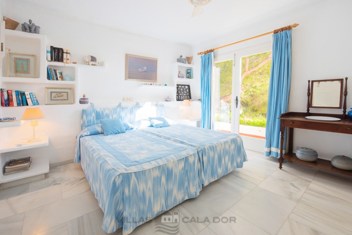 Seafront villa Bonaire to rent in Cala D'Or Mallorca, 