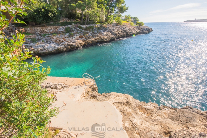 Seafront villa Bonaire to rent in Cala D'Or Mallorca, 