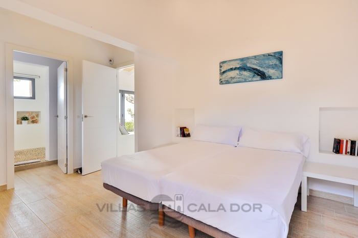 Seafront holiday villa to rent in Cala s'Almonia, Santanyi