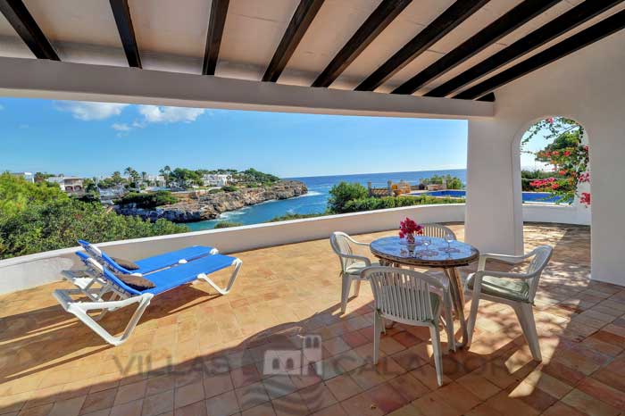Seafront holiday villa for rent. Majorca