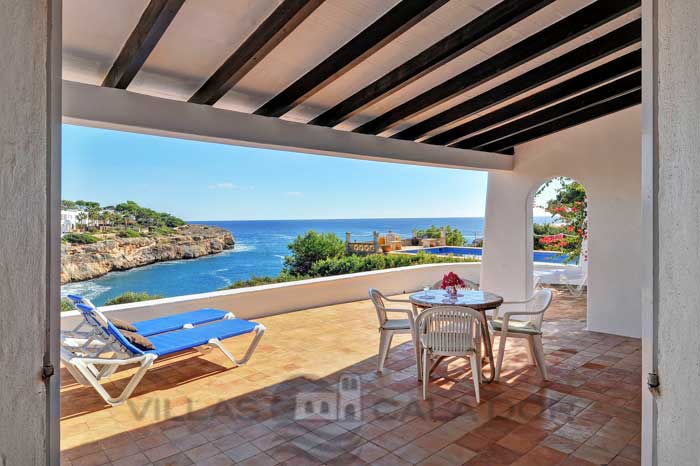 Seafront holiday villa for rent. Majorca