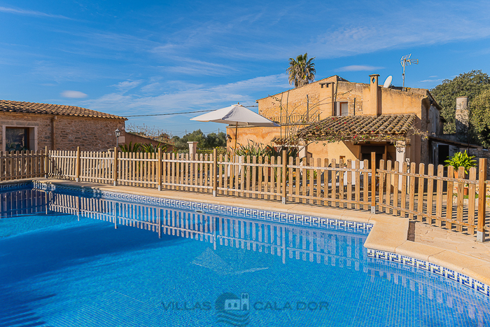 Cavea - Familien-Landhaus mit geschütztem Pool