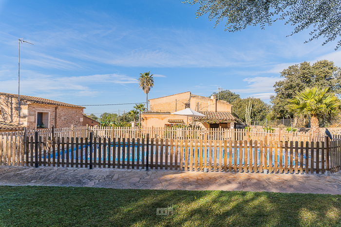 Cavea - Familien-Landhaus mit geschütztem Pool