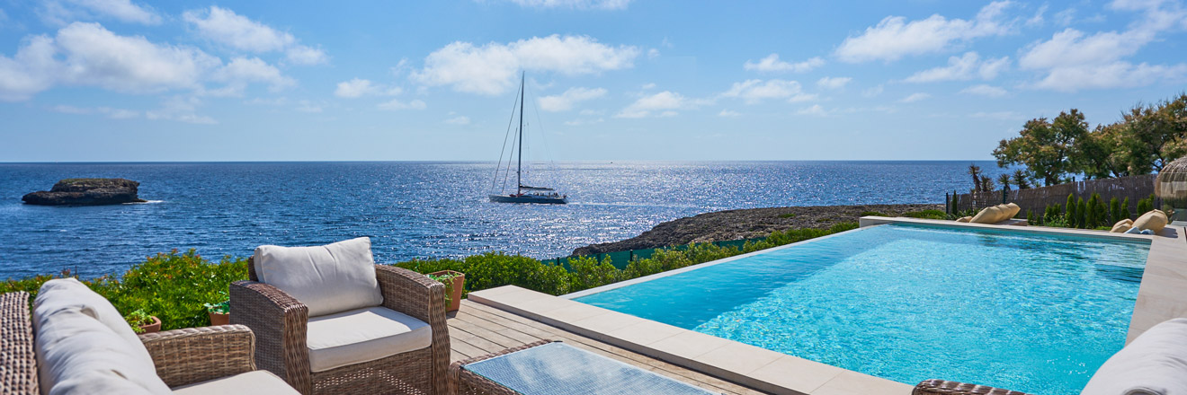 Lago - Sea front holiday villa with private pool in Majorca for rent